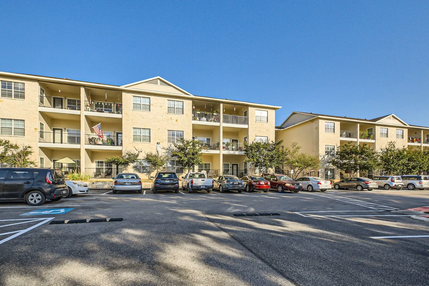 exterior 1.jpg