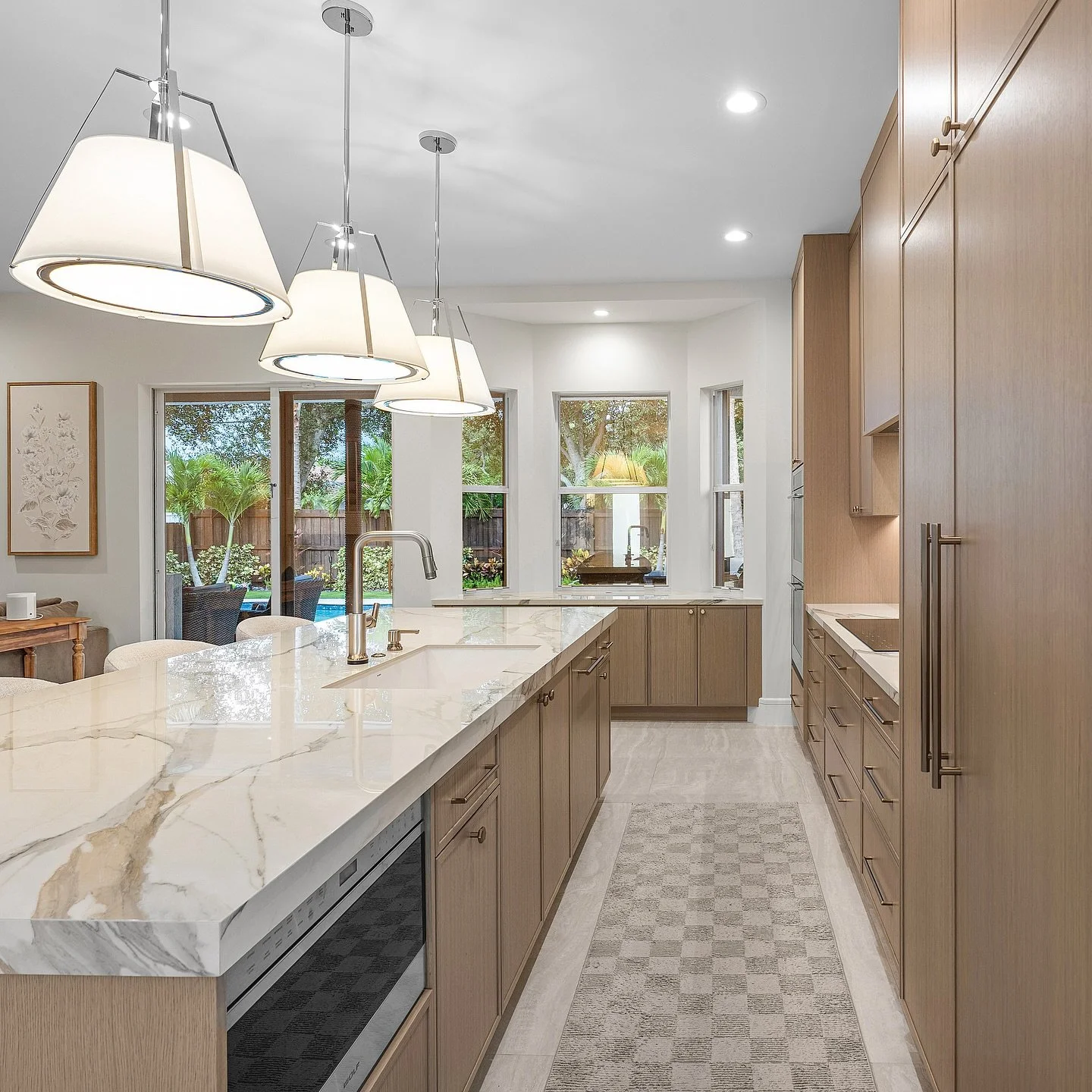 Kitchen renovation dreams come true ✨

We completely transformed this kitchen by demolishing the wall that once separated it from the dining room, creating an open floor plan that feels expansive, bright, and connected. The original space featured da