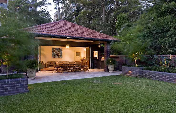 4Hlangrdpoolhouse.jpg