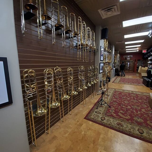 Had an awesome time trying horns, including the new Edwards Oft bell, at Virtuosity Music in Boston yesterday! Also got to see a ton of cool historical instruments, including a six-valve cavalry horn made by Adolphe Sax. Such a cool place!
-
-
-
#mus