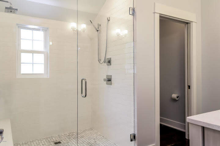 7965 Sandy Hollow Bathroom4.jpg