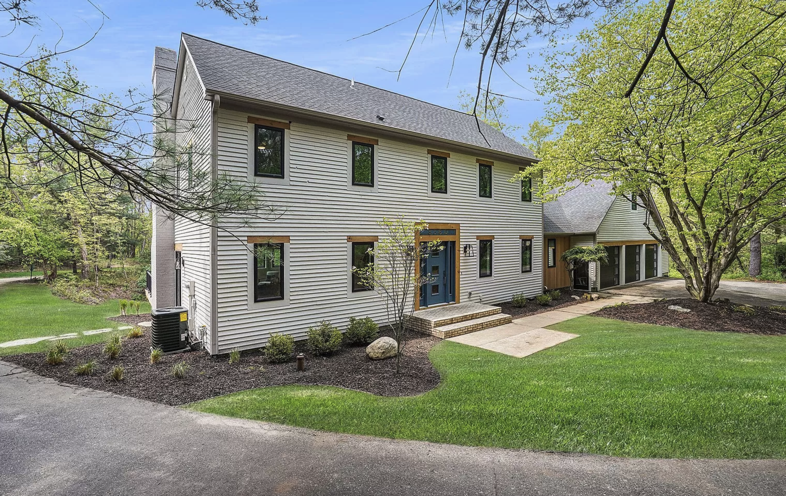 Modern Saltbox Exterior2.png