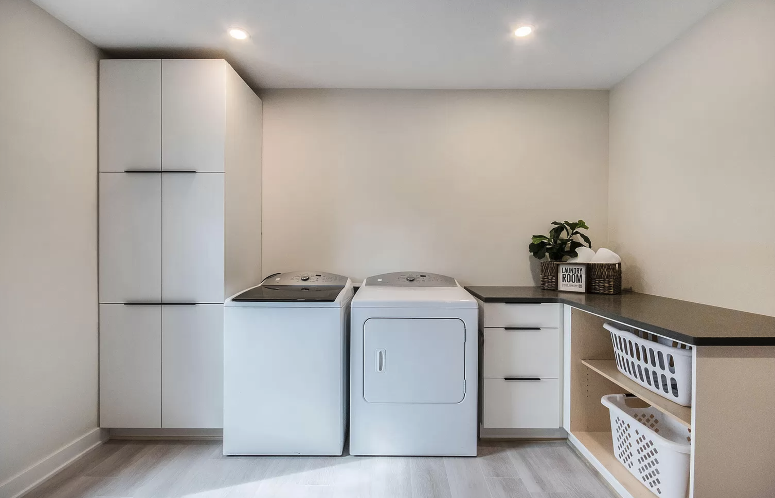 Modern Saltbox Mudroom Laundry1.png