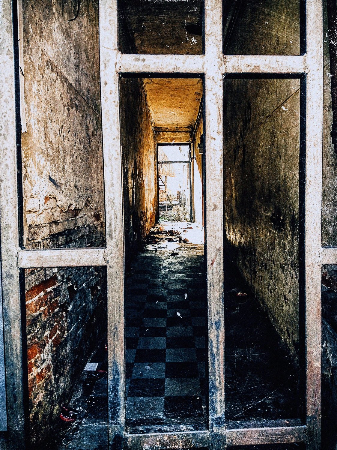 putrid space © Alexandra Crisbășan