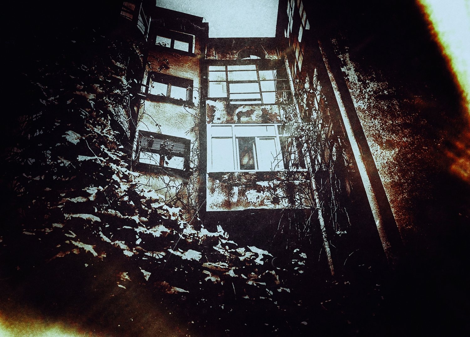 putrid space © Alexandra Crisbășan