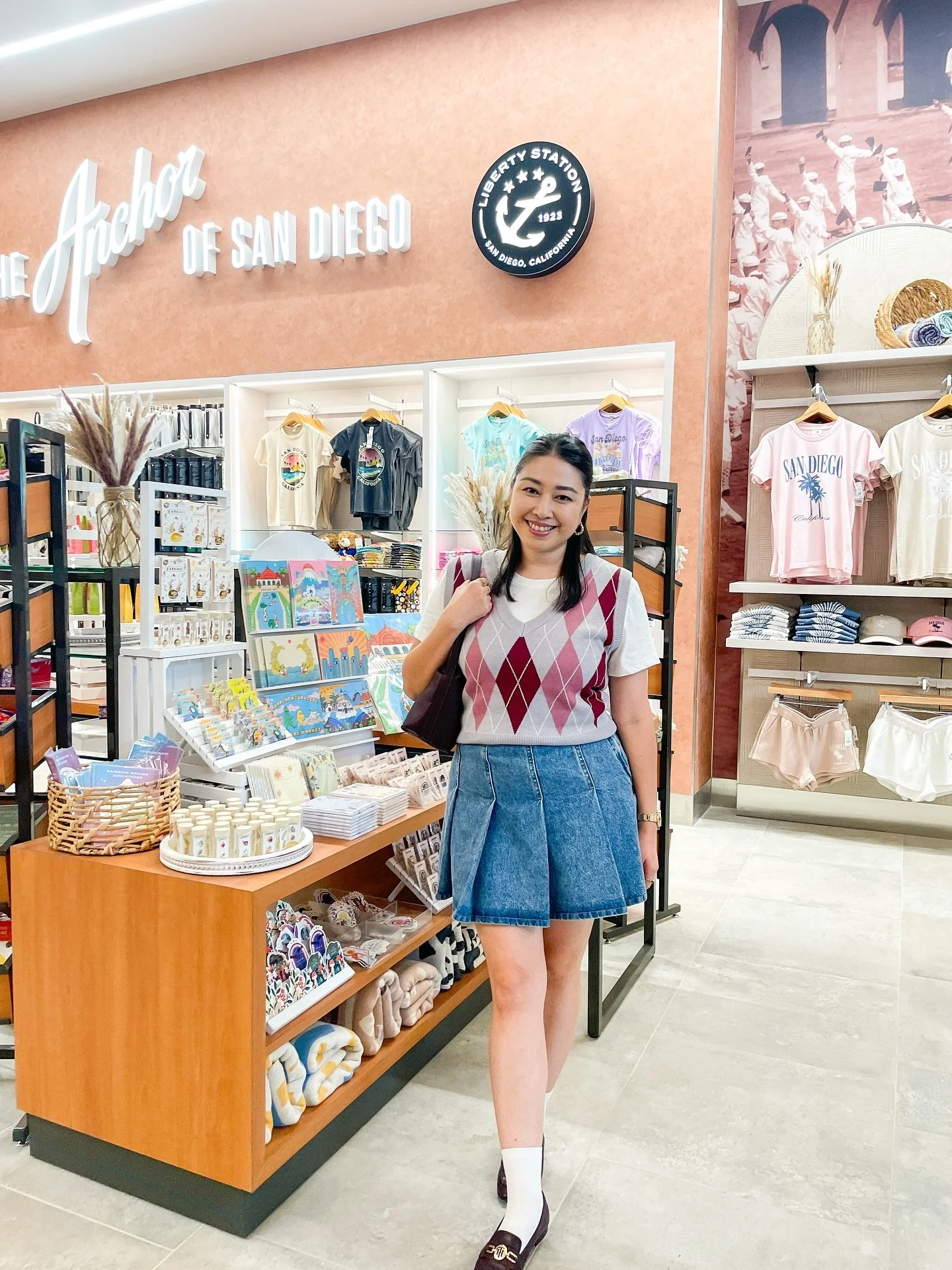 Julia Kestner Designs is now available at @sandiegoairport !!! ✈️💖

Today is the grand opening of the new Terminal 1 at San Diego International Airport, and you can shop my products at 2 of their new gift shops! 

Seriously, grateful is an understat