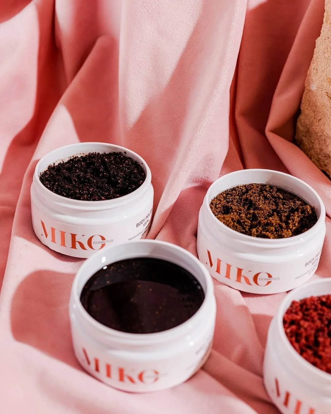 SMOOTH SKIN TIP // Exfoliating helps to even out your skin’s surface by revealing fresh cells underneath. Be sure to exfoliate regularly to remove dead, complexion-dulling skin cells. Our range of body polishes reveal fresh and smooth skin.&nbs