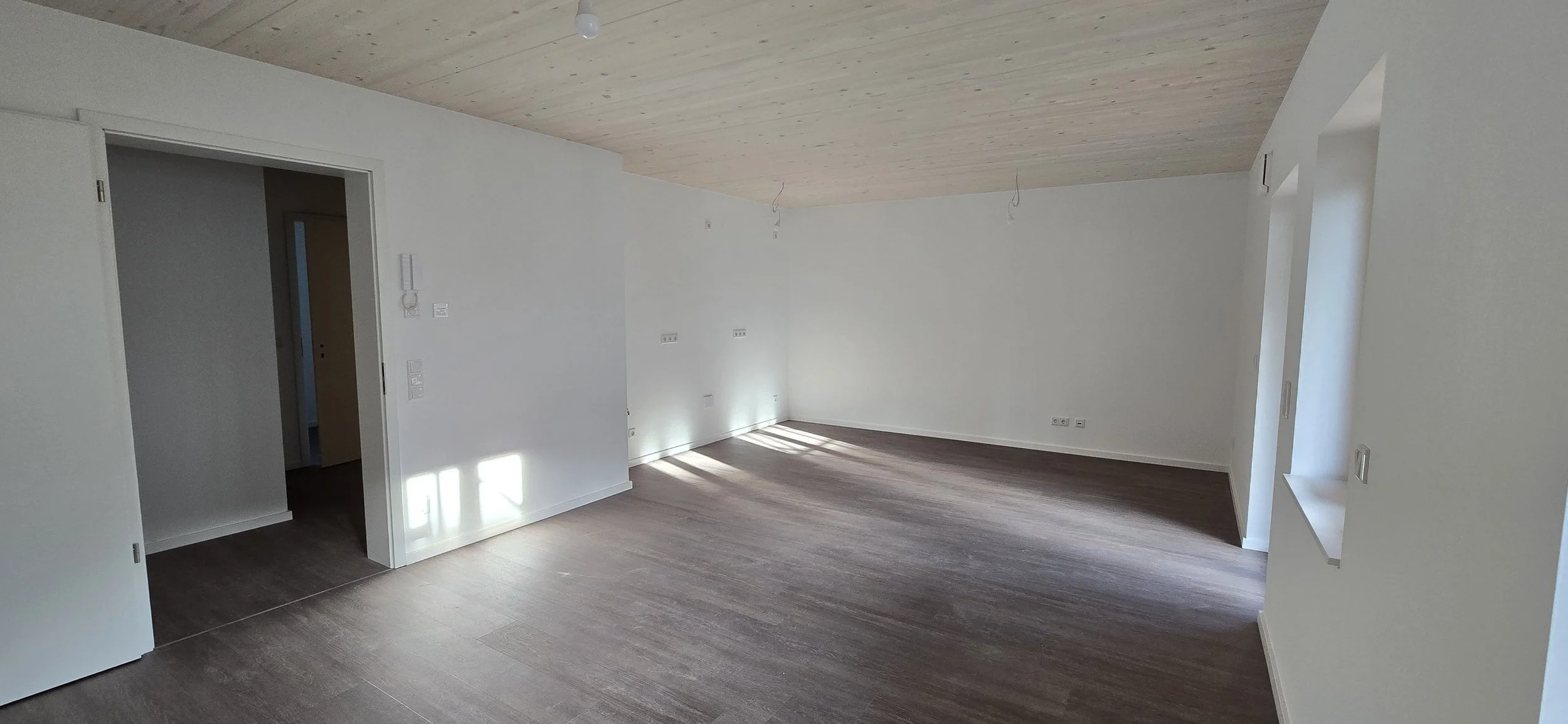 Wohnzimmer Blick Küche.jpg