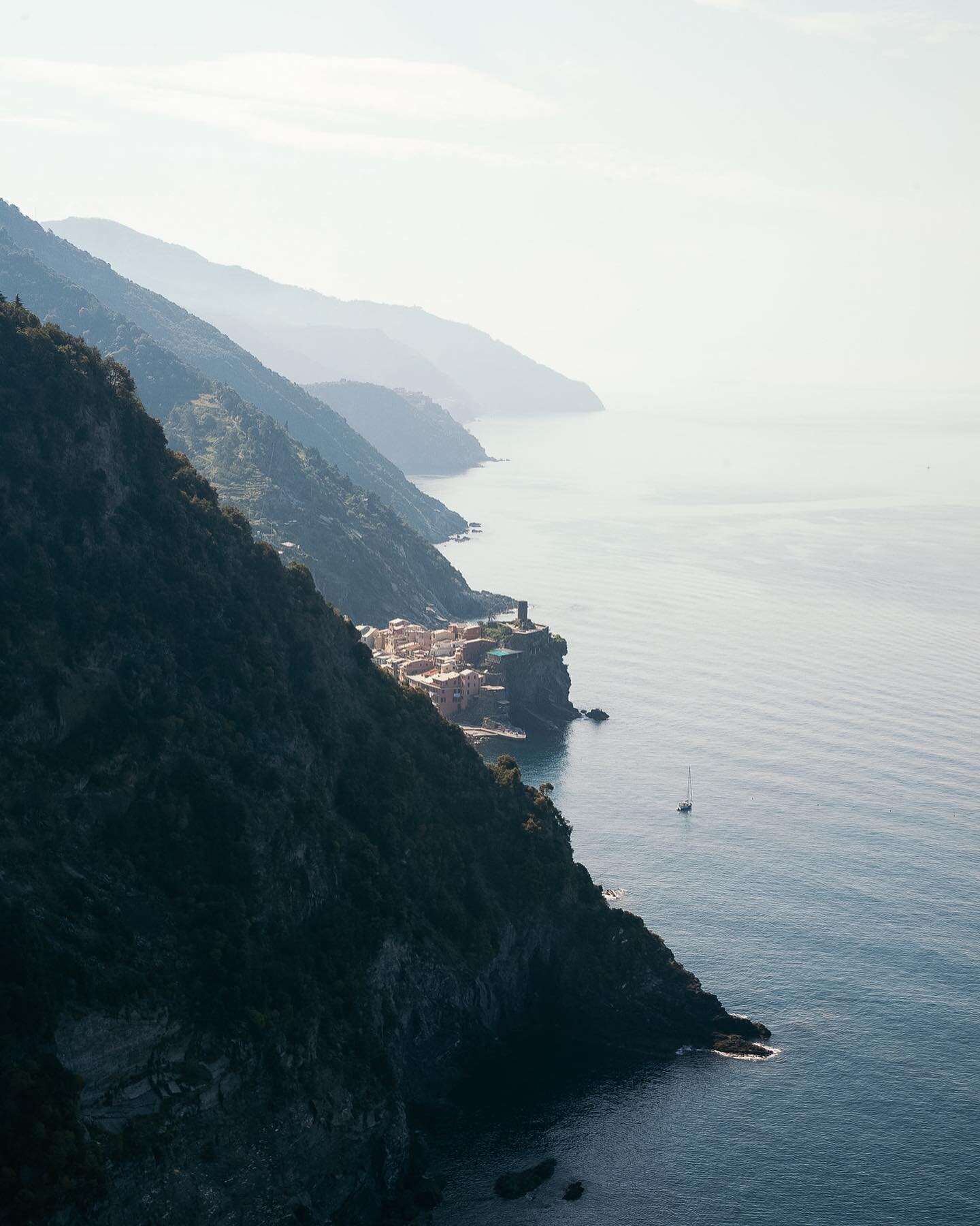 Dreaming of faraway places today ✨💫 #loveitaly 

#skyecarterphotography #cinqueterre #destinationweddingphotographer #destinationwedding