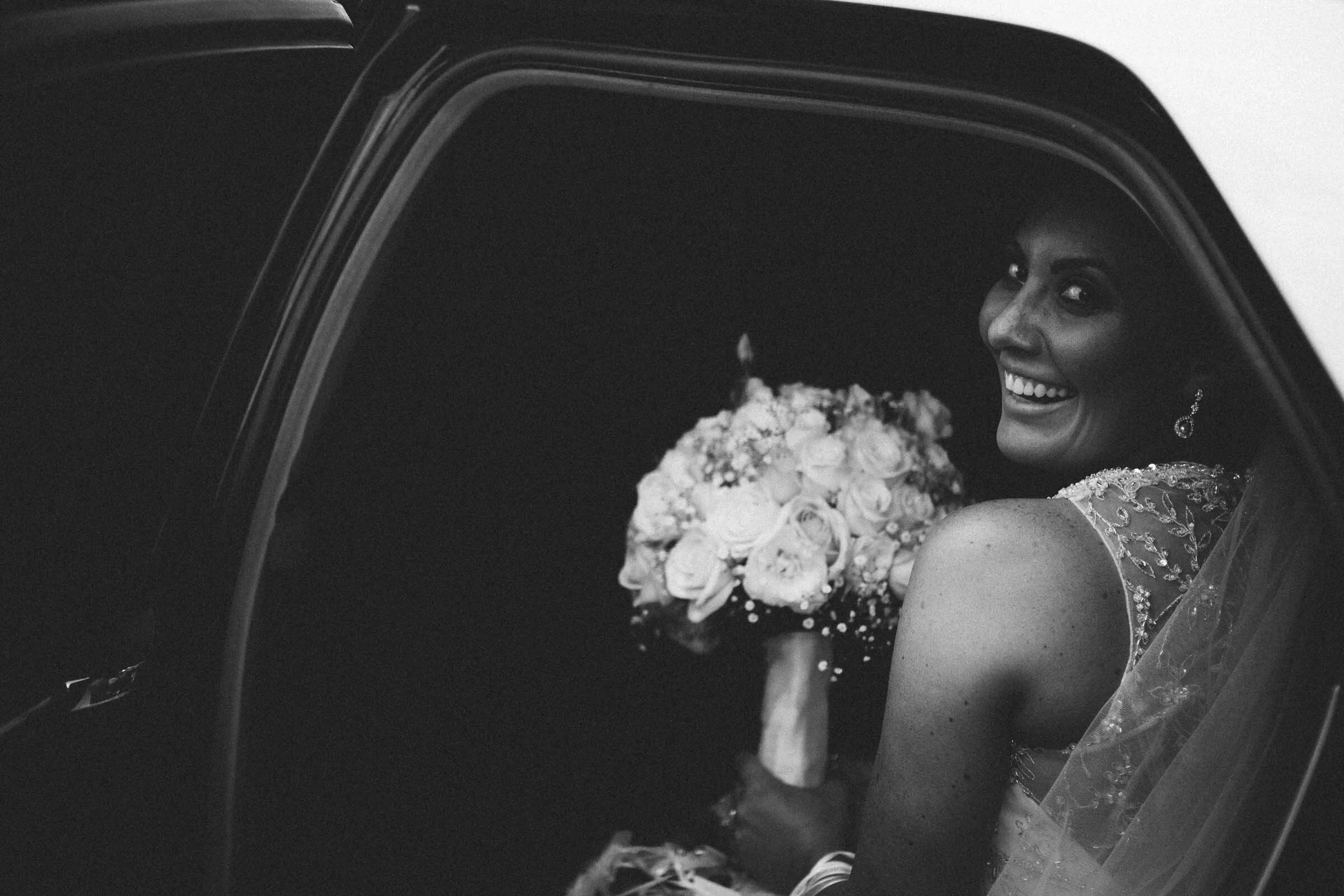 Bride melbourne wedding car.jpg