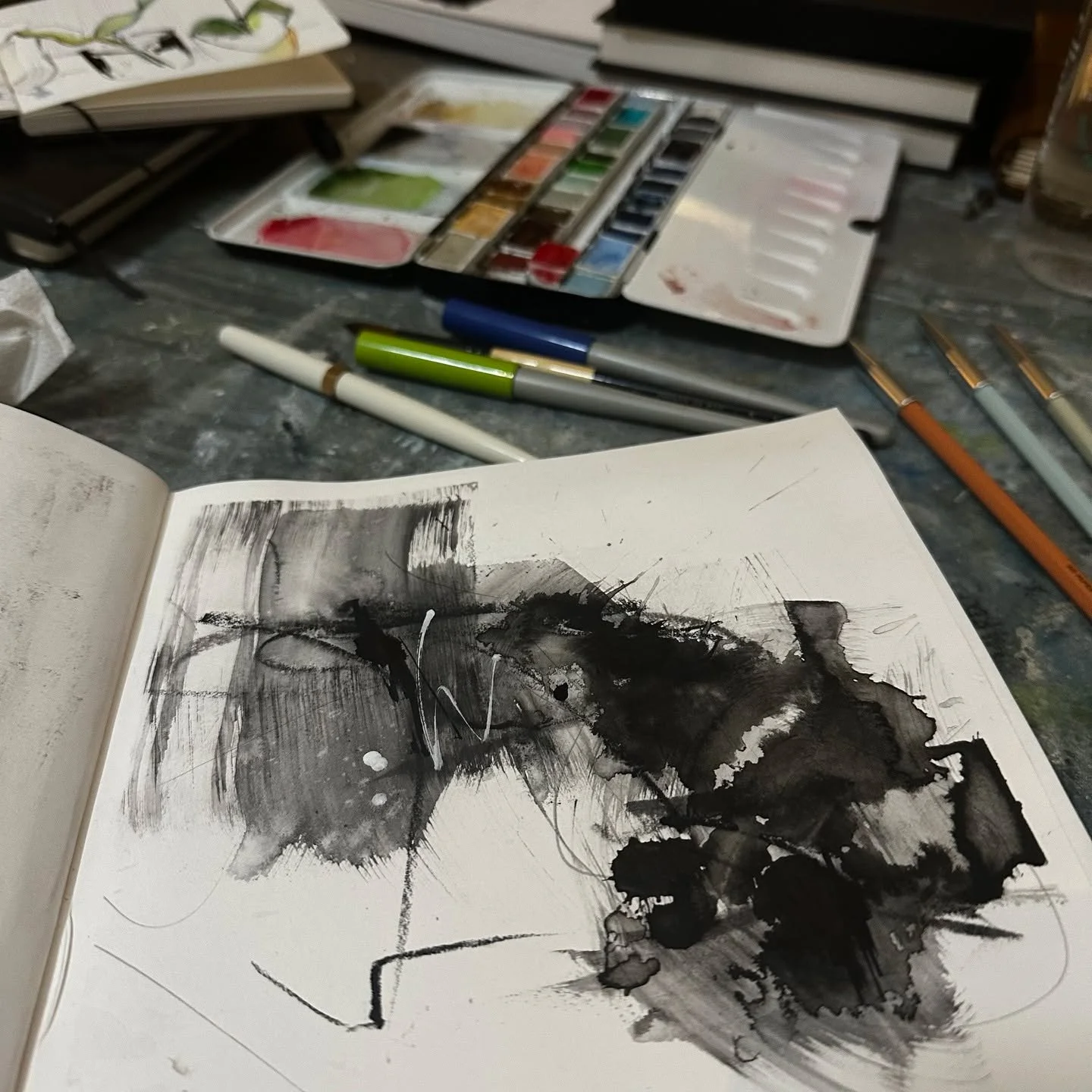 🎨 A Sketchbook Journey

Join me on this 6 week creative journey - an inspiring weekly class designed to help you explore your creativity through sketchbooking.

Working across a variety of media and guided by weekly themes, I will lead you through t