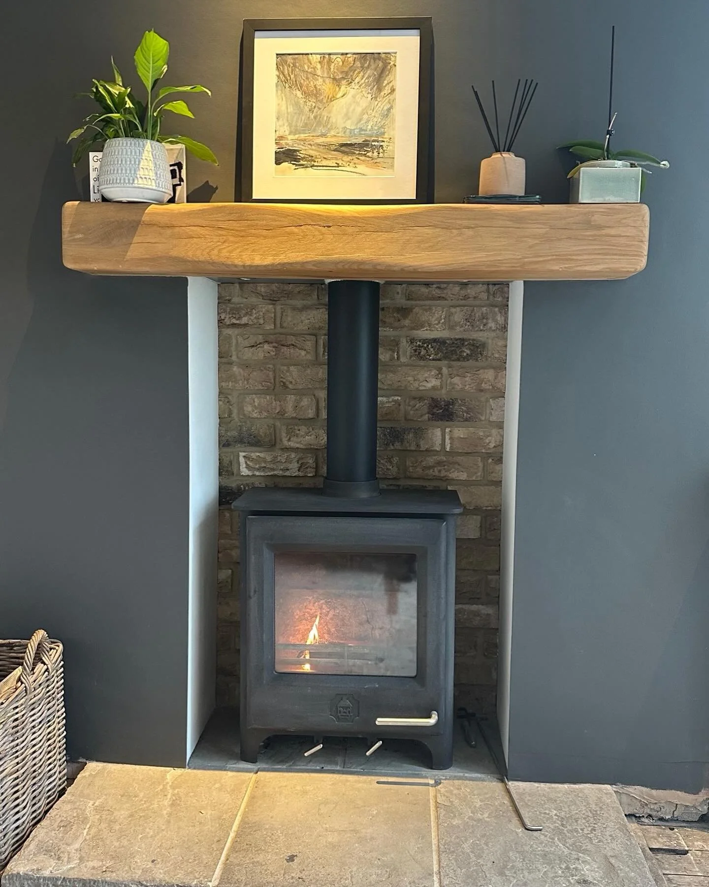 In The Studio : Lighting the stove for the first autumn fire
#inthestudio 
#studiolife
#contemporarypainting 
#erinwardartist 
#keepingcosy
#artistslife
#autumnpainting
#artforinteriors
#paintingenergy 
#artistsoninstagram 
#curatedeye