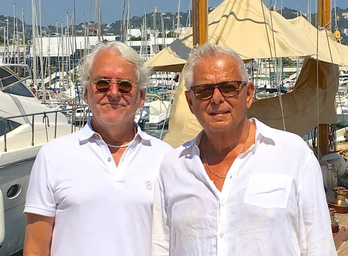 Reklamlegenderna Steve Trygg och Hans Brindfors ligger bakom varumärket, logon och symbolen för Alzheimer Life.