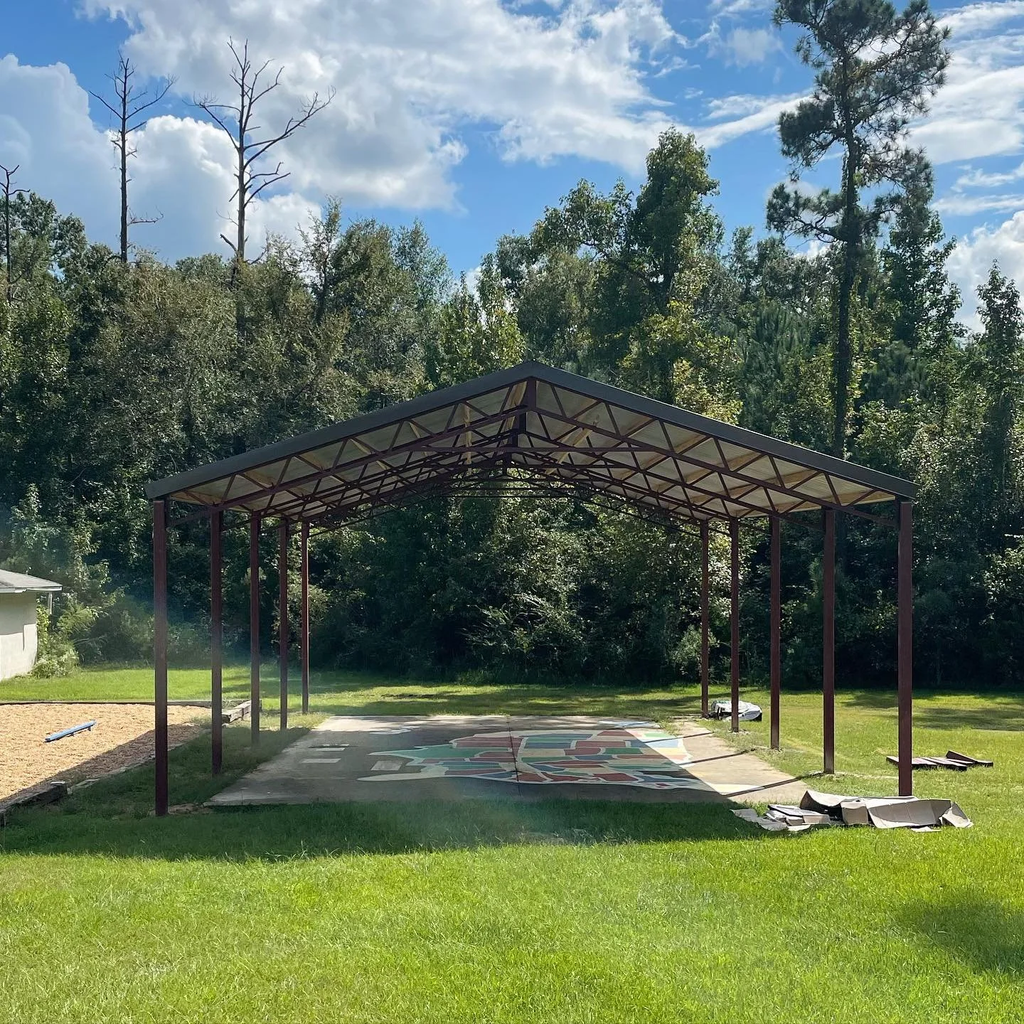 Honored to add to the recreation area at Pintlala Elementary School! Construction of this barn will add shade for students and teachers alike, allowing everyone to enjoy extended hours outside. ☀️ 🏫 🇺🇸
