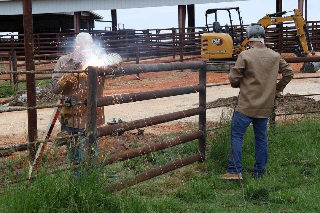 Montgomery Metal Works is back and we brought the work to prove it. 🔥

We recently completed a full working pen system for Parkman Livestock - custom-designed for a commercial cattle operation that demands precision, durability, and function.

Sorti
