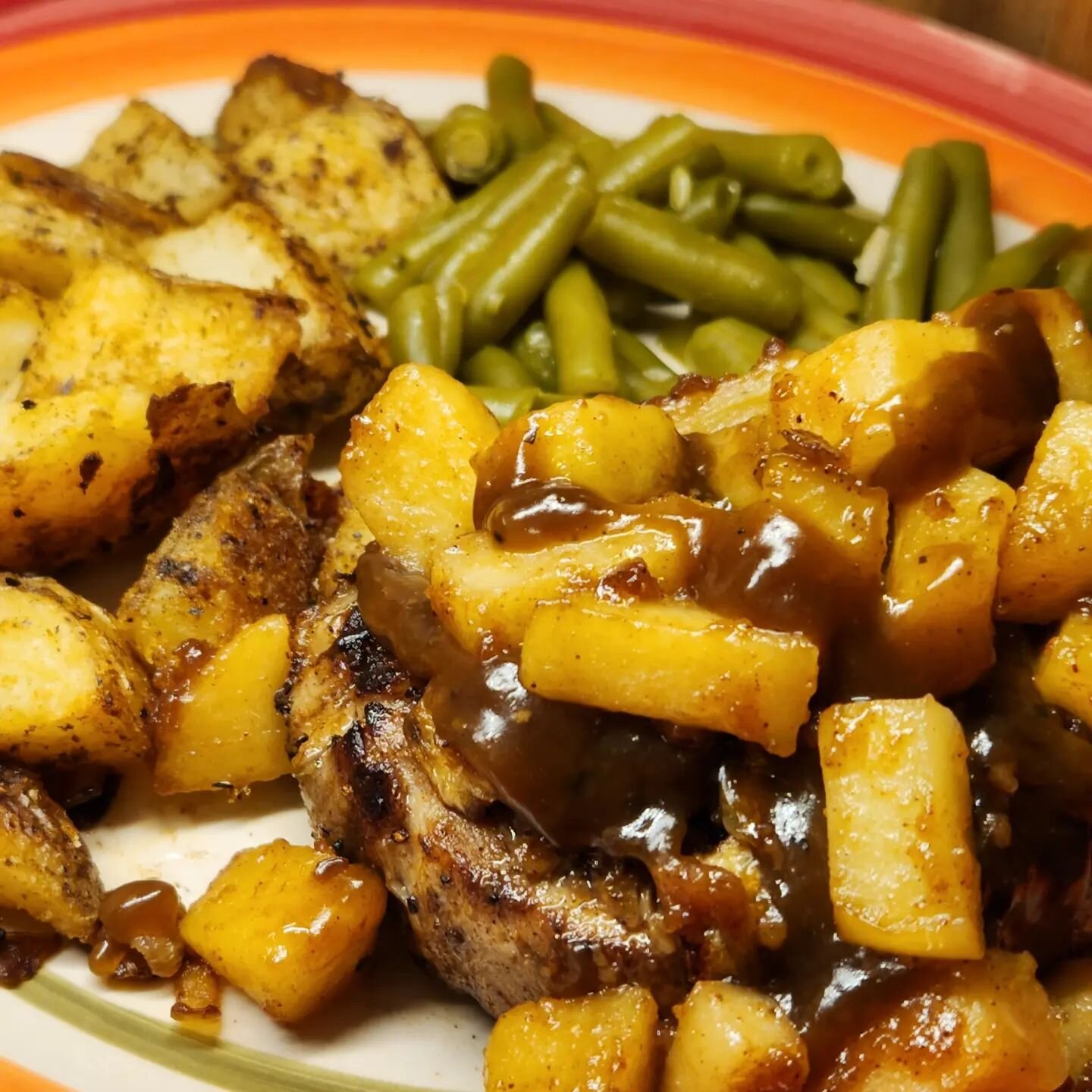 We had a delicious dinner last night. We cooked pork chops, onions and apples with our King Blossom apple pie blend, chopped garlic and black pepper. They were served with Two-Step Cajun roasted potatoes and green beans. Our company produces eight sa
