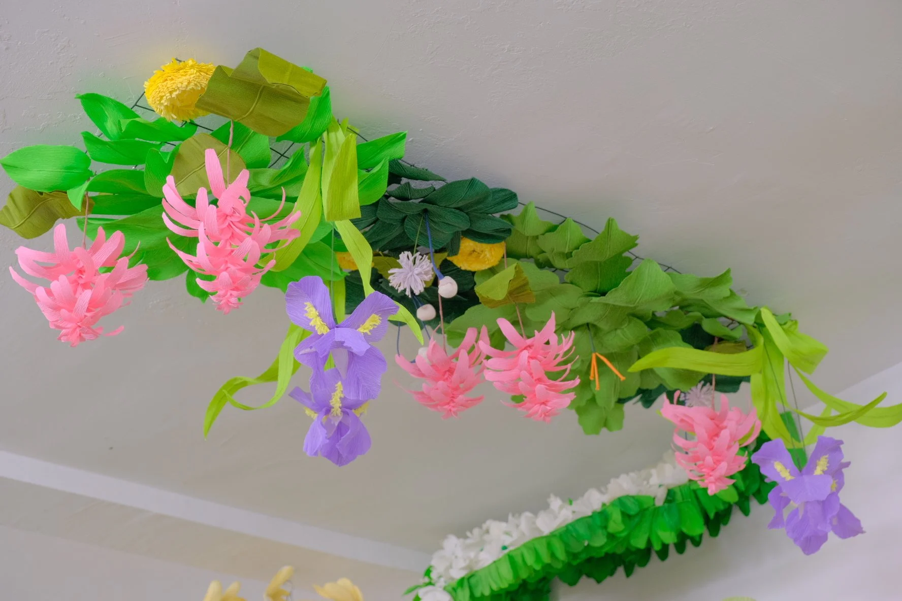 2ftx1ft_crepepaper.wire_invertedflowerbed_2026.jpeg