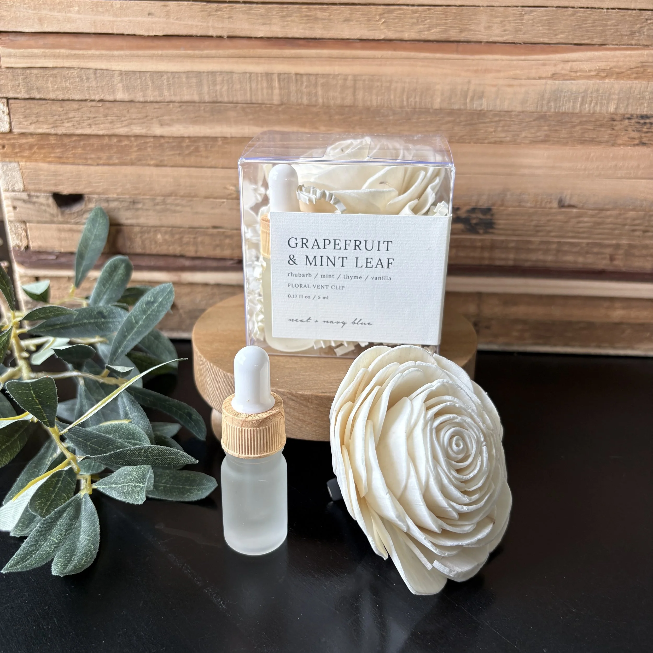 Grapefruit Mint Leaf Floral Vent Clip