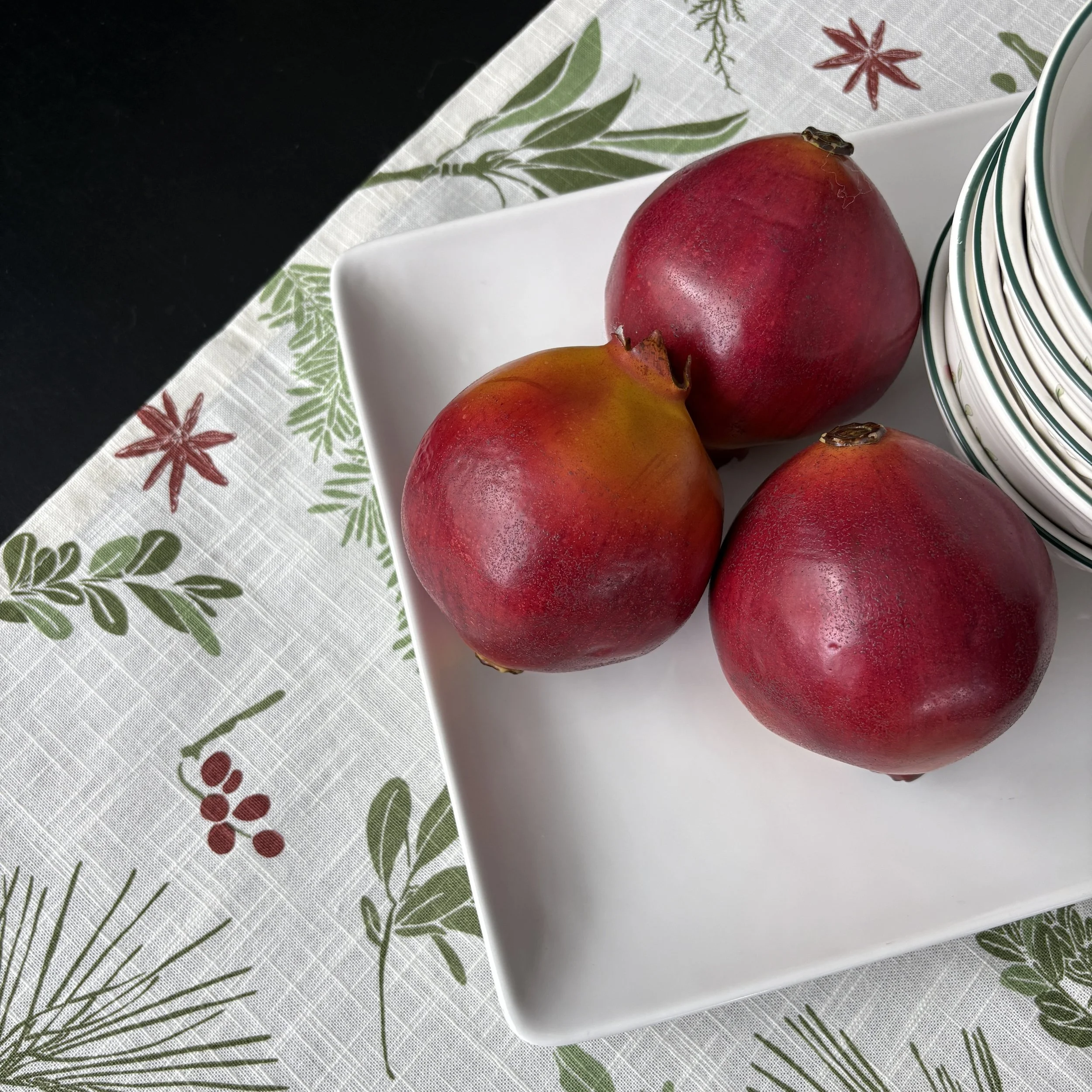 June + December Boughs + Berries Organic Cotton Table Runner Detail