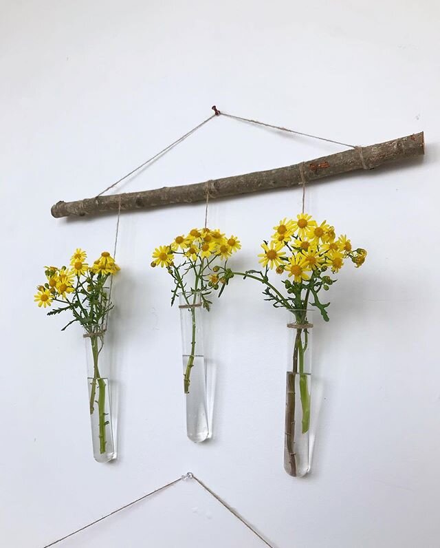 CALLING ALL FLOWER LOVERS... This is for you, water vial wall hanging, made for fresh flowers. You can also arrange dried flowers in it too. Ready to be hung &amp; admired. This really is the perfect gift, I&rsquo;d love to see yours personalised 💝 