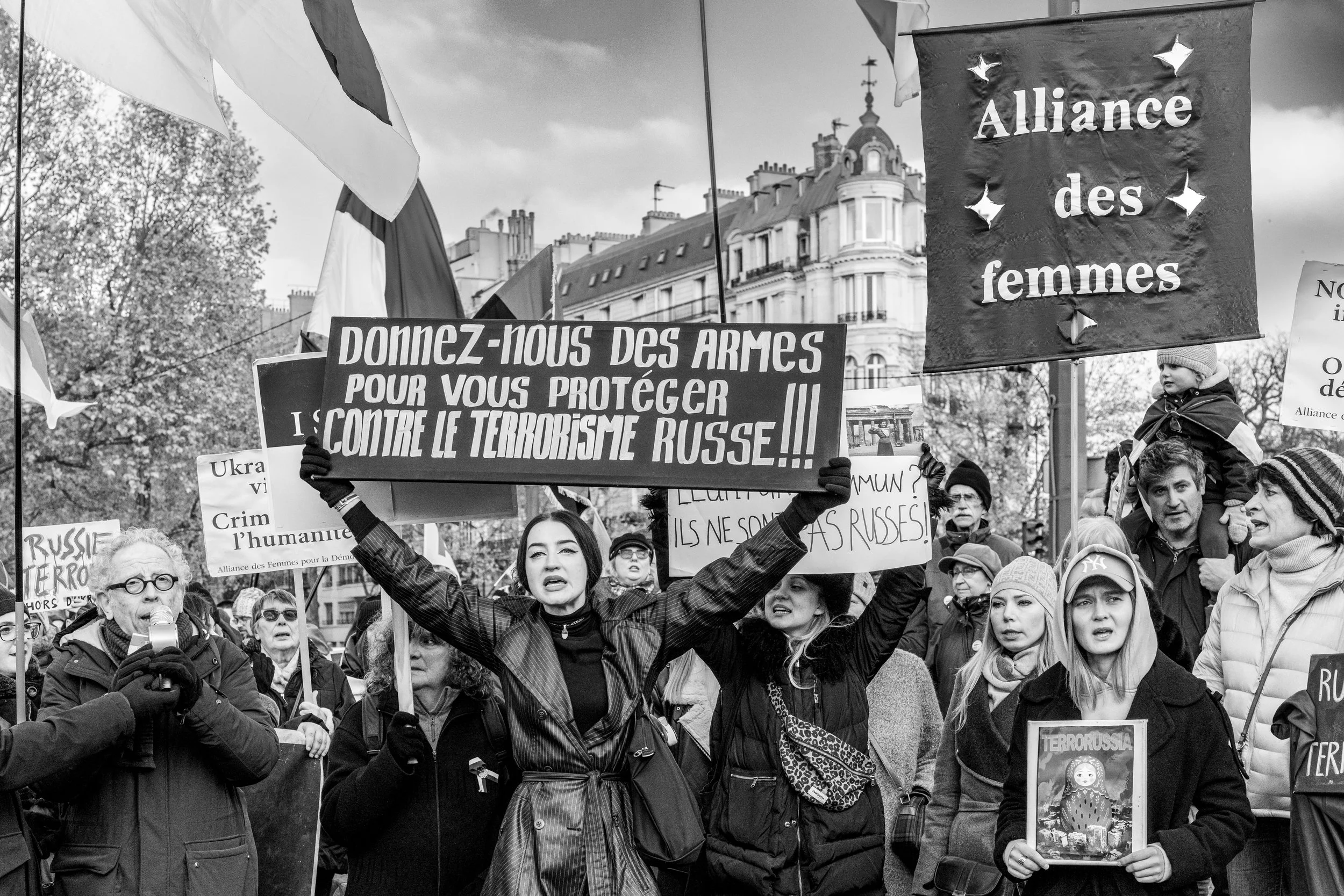 Paris. Protesters demand action, not silence: a cry against Russian terror, echoing far beyond Ukraine’s borders.