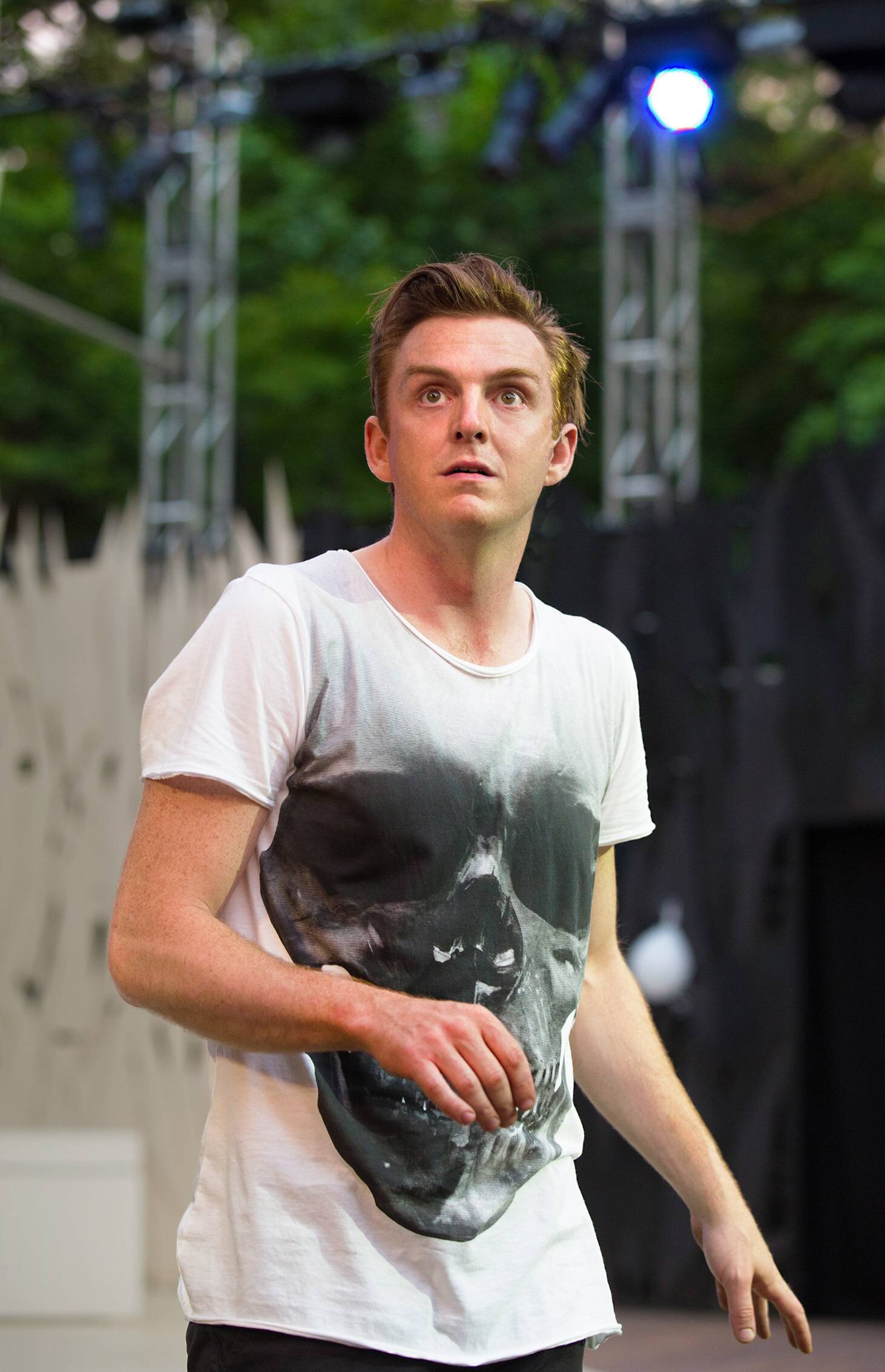 Frank Cox-O'Connell in Hamlet - Photo Cylla von Tiedemann.jpg