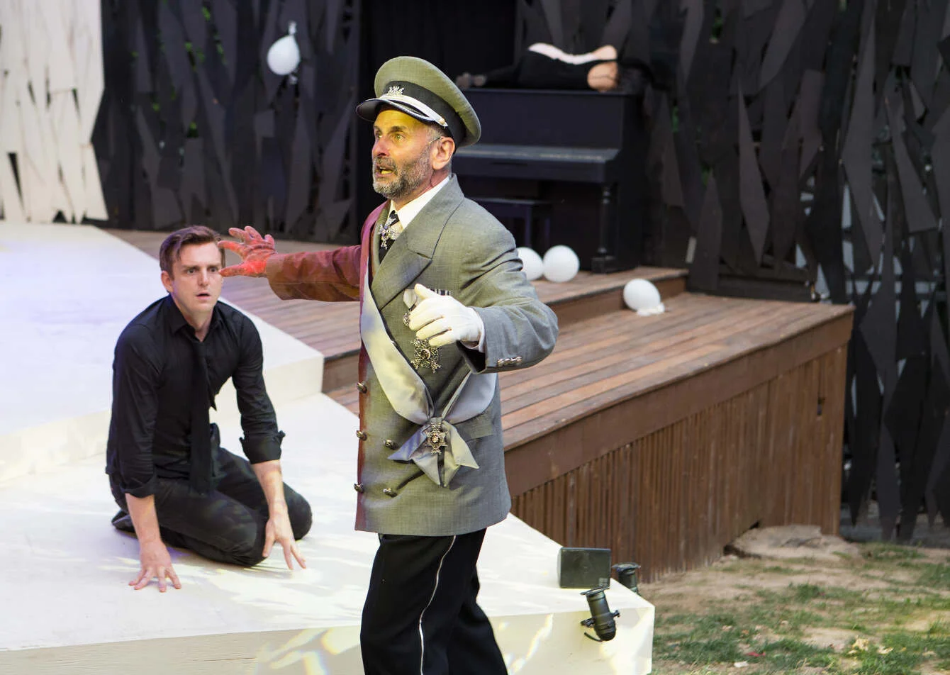 12-6.06_CS_Hamlet_3128_1340_c.jpg