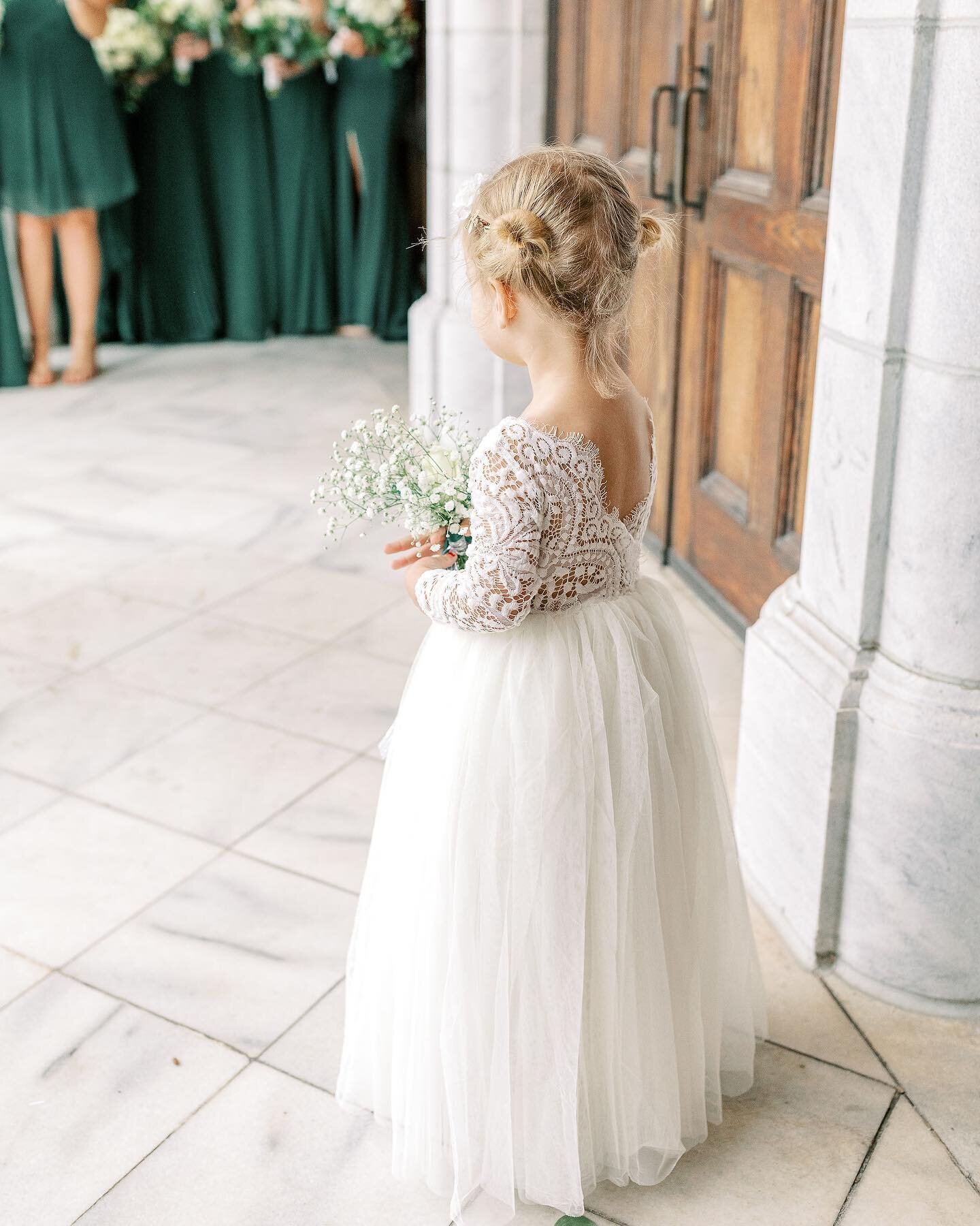 How precious is this little flower girl and her DRESS!?
.
✨We loved all the sweet details from @weezywood wedding✨