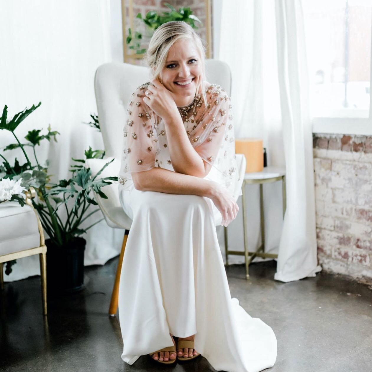 Sweet BRIDAL SUITE moments 😍😍
.
.
.
📷: @youandmeweddingphotography