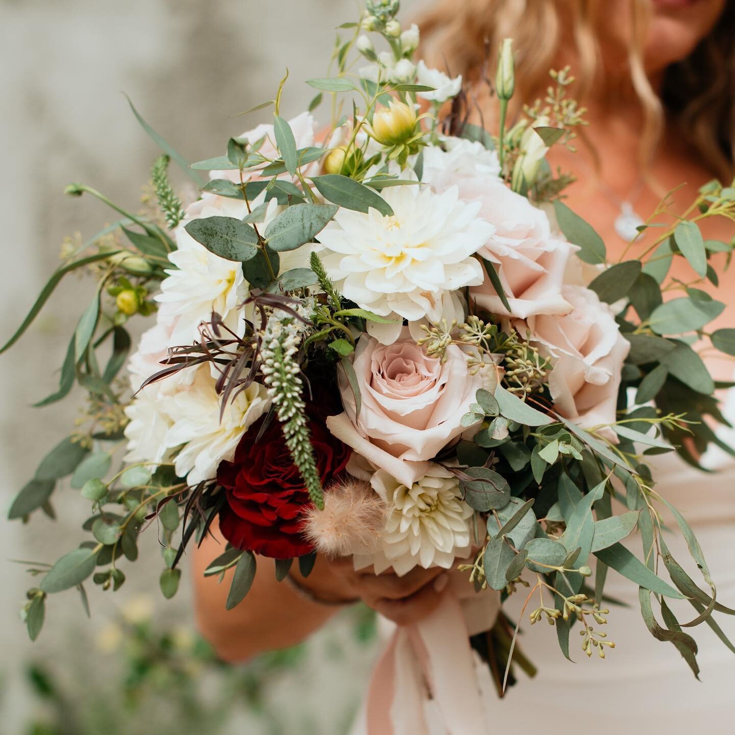 Ok, we&rsquo;re biased, but how beautiful is this bouquet by @131lefleur!? We just love it when a bride feels she&rsquo;s gotten EXACTLY the look she wanted. 😍😍😍 📷: @amandalovelacephotography