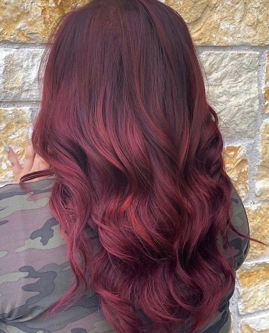 B O L D ❤️🍒💥🥀🚨 Do you dare to go deep red with @cobaltbluesalon's @adriannenicolehair?! 
.
.
.
@lantanaplace #lantanaplace #cobaltbluesalon #austin #atx #atxlife #austintx #tx #austintexas #red #blue #purple #green #colors #hair #loveit #tran