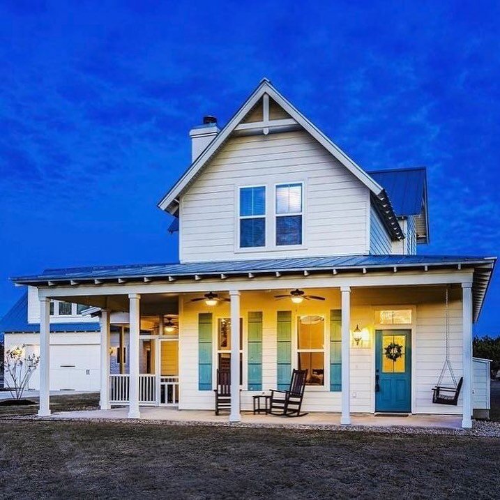 This amazing home is a perfect balance between the city and the country🏡🌾 offered by @realtyaustin
.
.
.
@lantanaplace #lantanaplace #realtyaustin #austin #tx #austintexas #atxlife #atx #austinlife #512 #chic #farm #countryside #city #home #rea