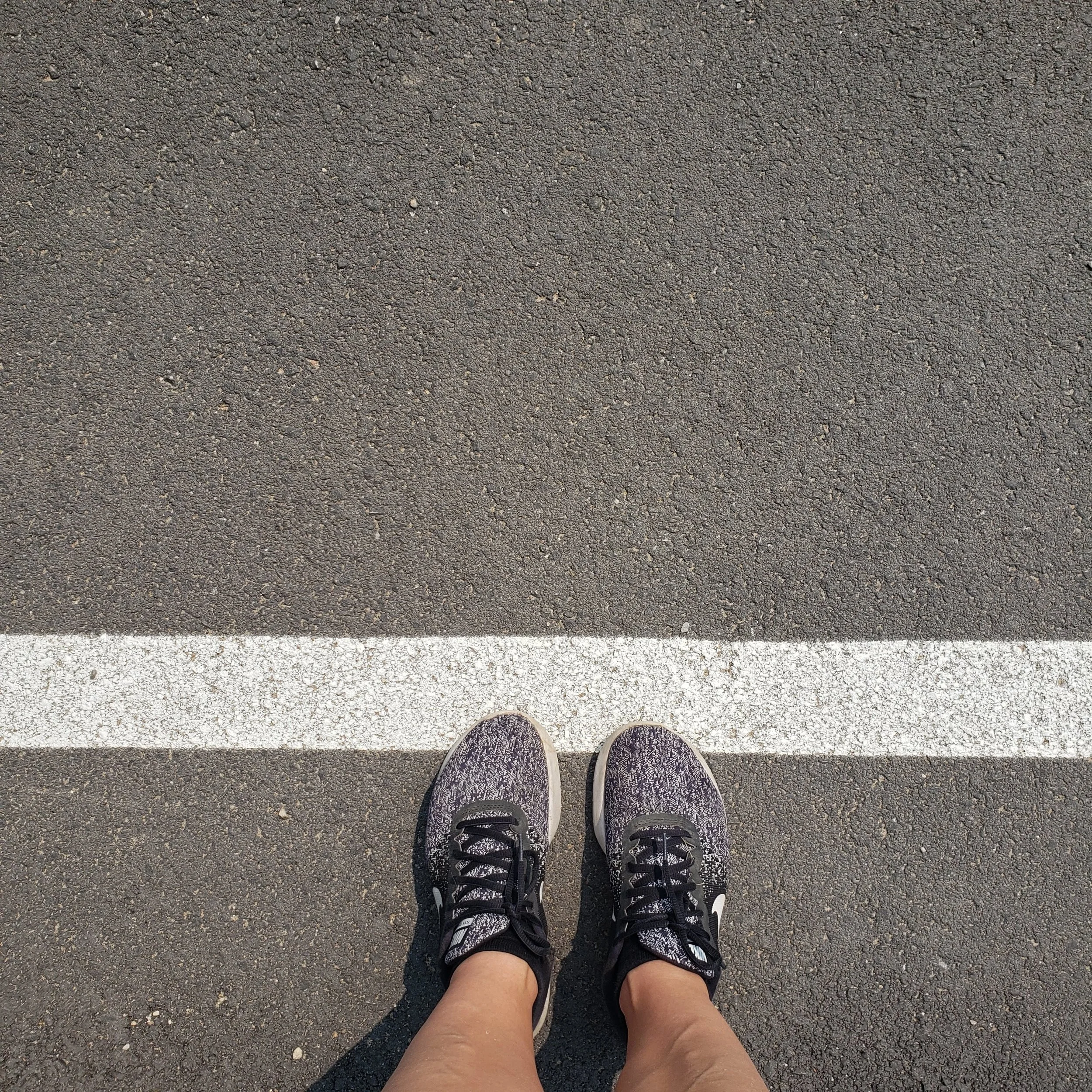 hot-mom-walk-startline.jpg