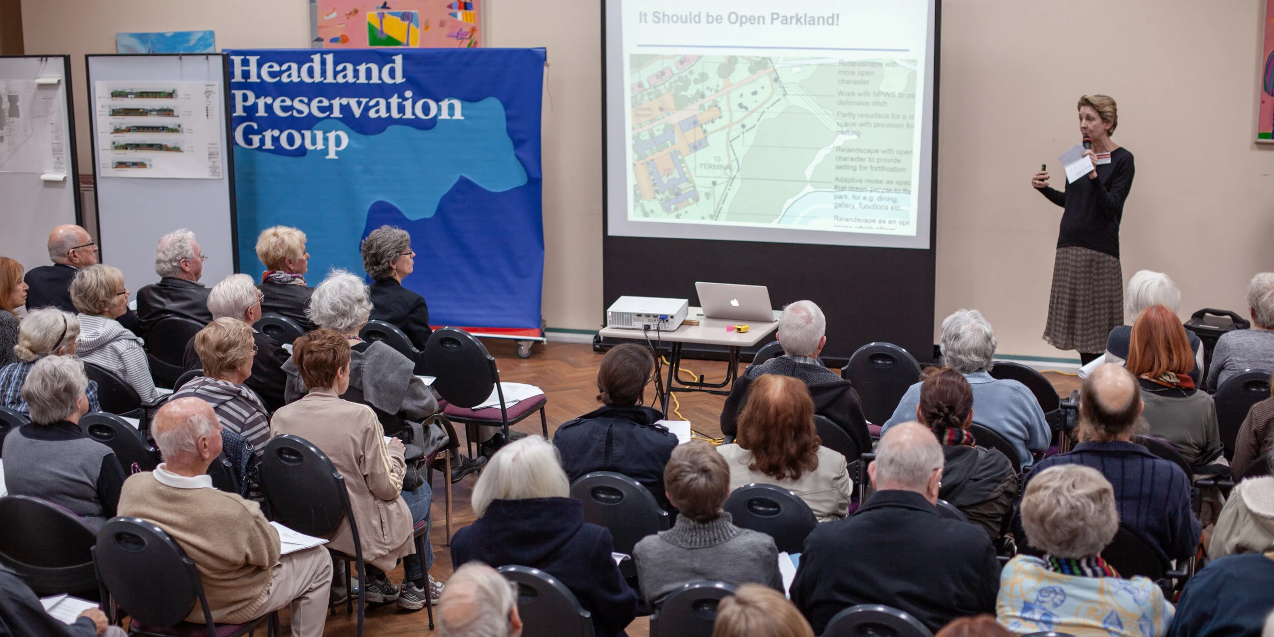 Linda Bergin OAM addresses a HPG public meeting in May 2014 to update community members of the campaign to save 10 Terminal.