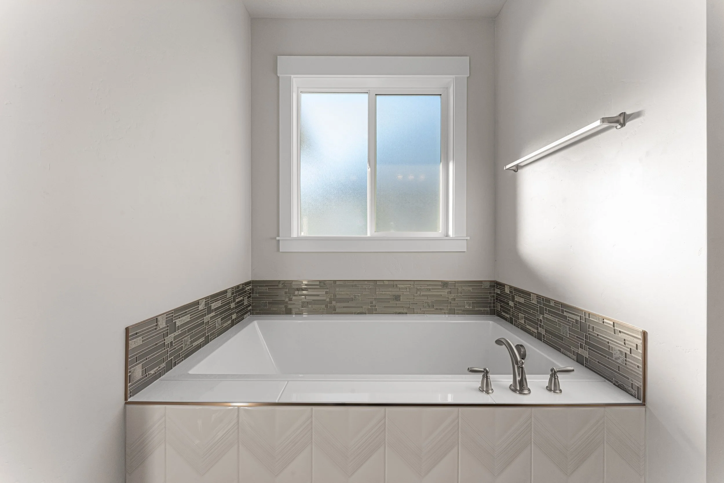 8165 Fountain Brook St-44.jpg