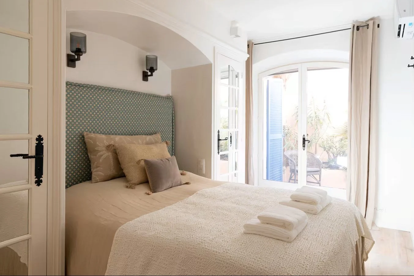 bedroom1.jpg