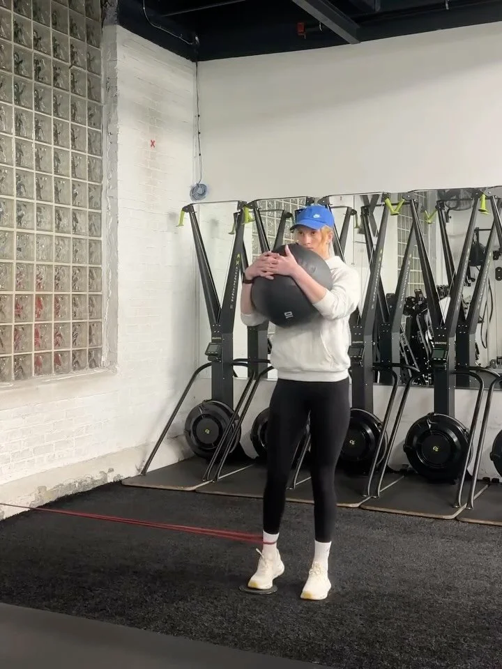 @josiestevens.cpt abductor stretch &amp; hip abd. using @perillegrade sliders 

The stretch helps with mobility, while the abductions target your glute med for strength &amp; stability. 

Add a pair of sliders to your next leg or core day. Our slider