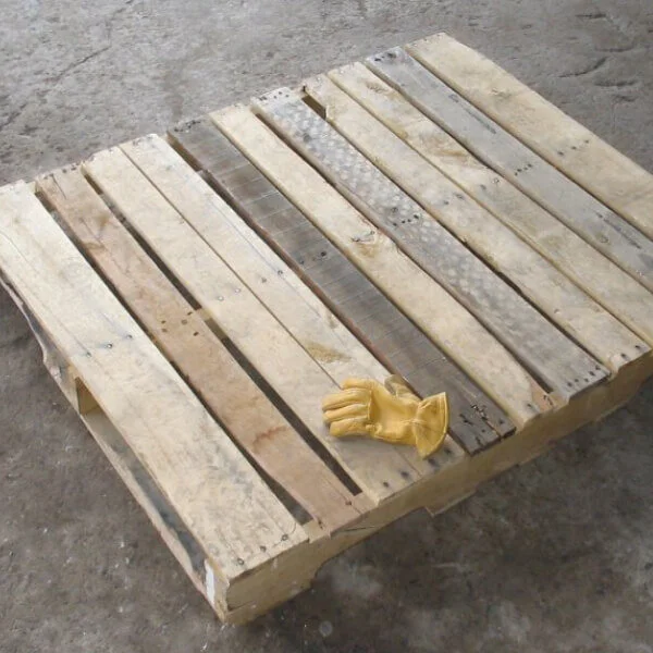 Turn old pallets into a cheap compost bin