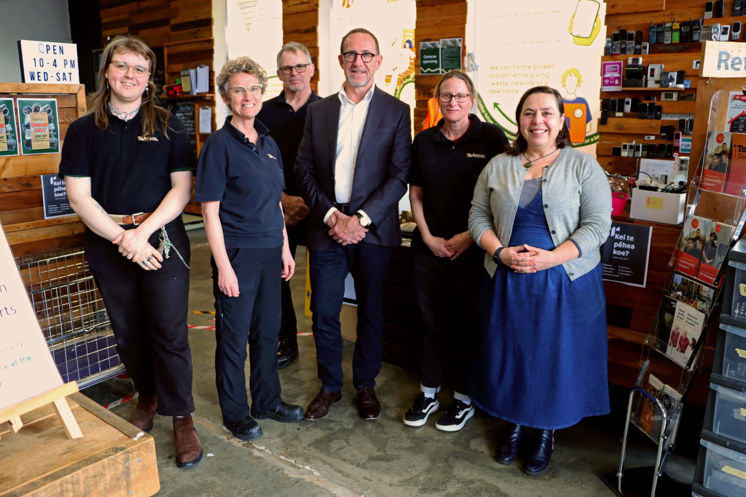 On Friday we were delighted to host Mayor Andrew Little at Te Aro Zero Waste. 

We gave him a tour of our space and talked about how we&rsquo;re contributing towards the Council&rsquo;s vital waste minimisation goals. We agreed that community organis