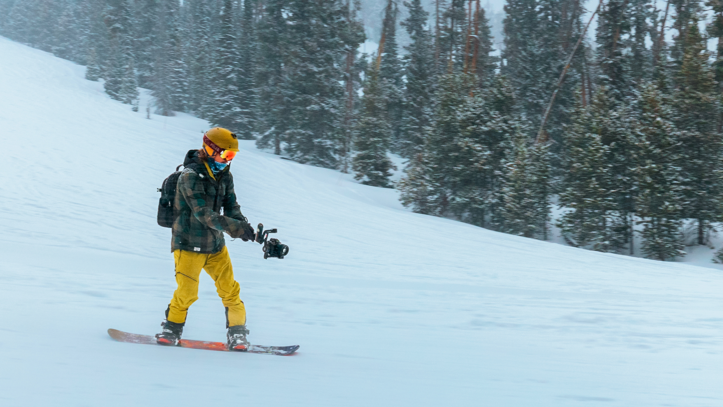 outdoor filmmaker Roo Smith filming skiing with a gimbal - How to Film Skiing .png