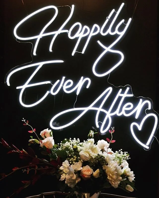 Use our neons to add a touch of fun to your wedding 💕...inquire today at info@stefforwardevents.ca