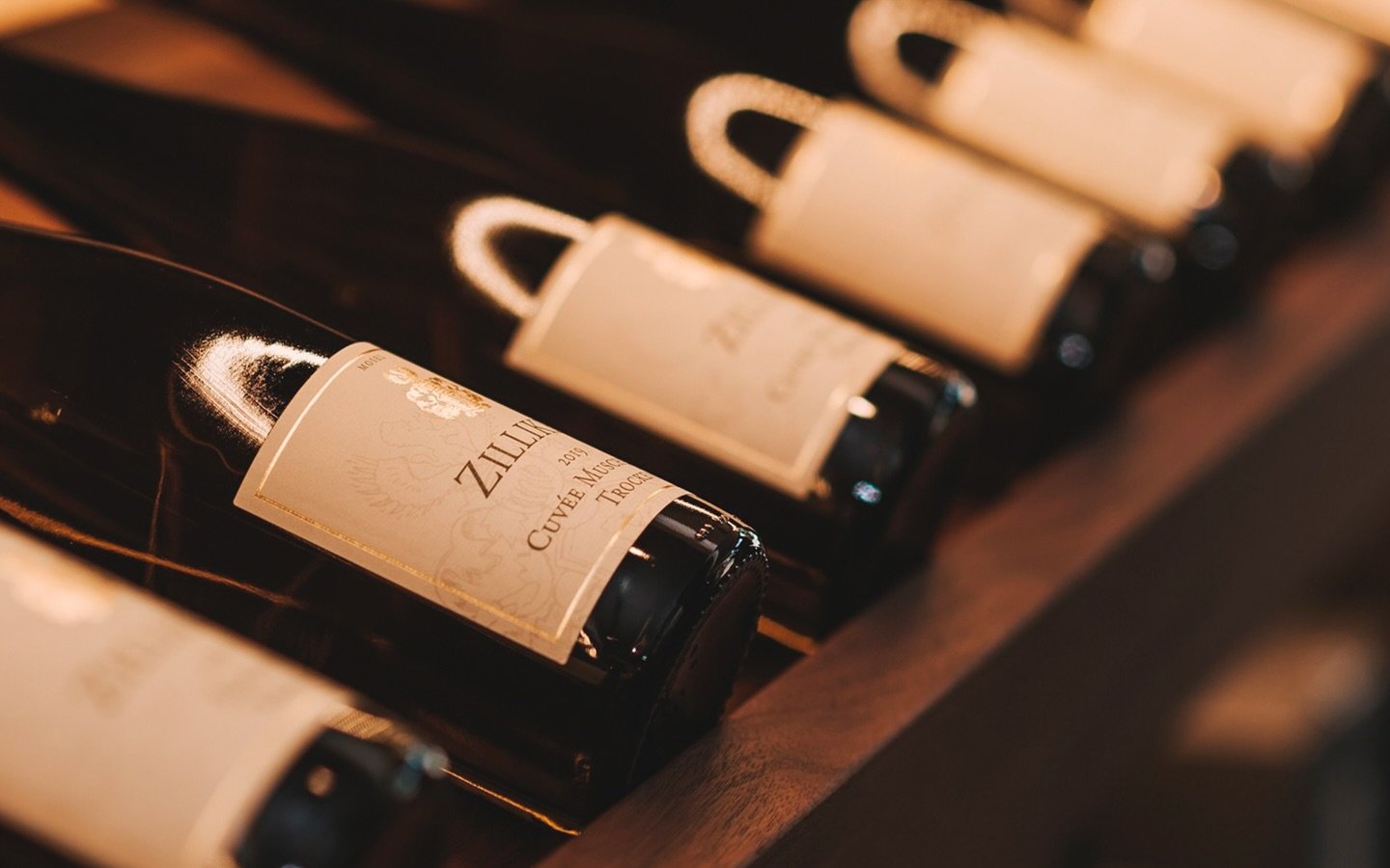 Maven inviterer i samarbejde med Les Connaisseurs til en sp&aelig;ndende aften med middag og vinsmagning i vores smukke Mindestue d. 23. maj. 🍇

I f&aring;r serveret en l&aelig;kker 4 retters menu, hvortil I skal smage 8 velafstemte vine.

L&aelig;s