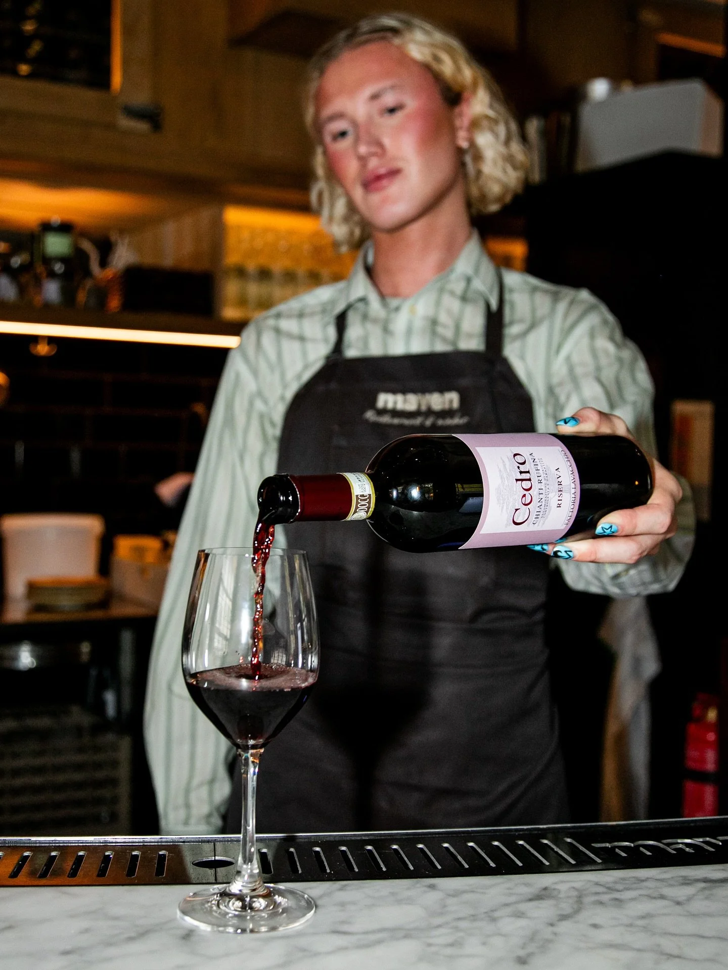 Ugens vin p&aring; glas 🍷🍇
Lavacchio Cedro Riserva Chianti Rufina DOCG 2017 - en elegant toscaner med dybde og finesse. Vinen byder p&aring; modne frugter, frisk mineralitet og en t&oslash;r, velafbalanceret afslutning. Skabt med respekt for tradit