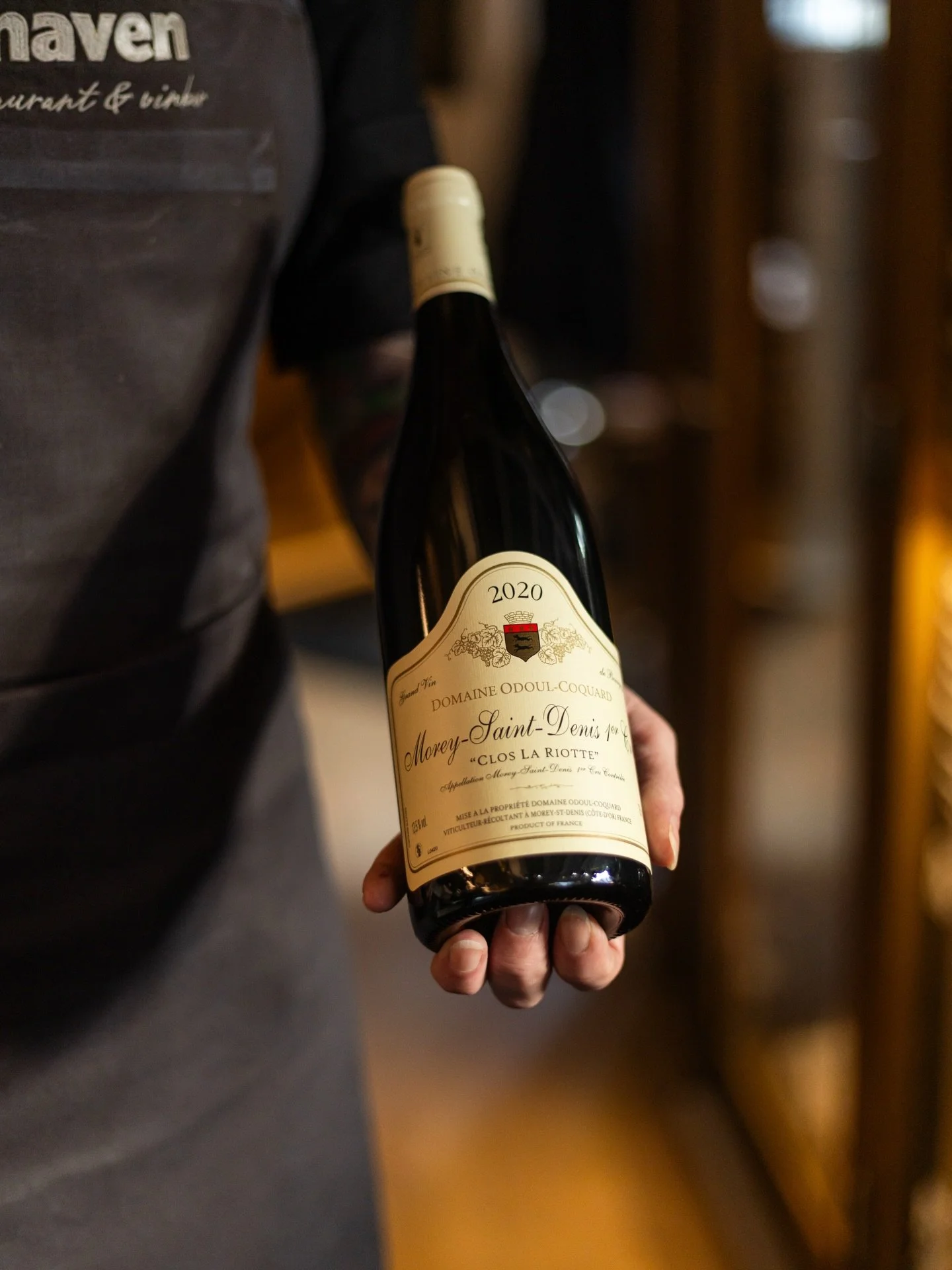 Ugens vin p&aring; glas🍷
Morey-Saint-Denis 1er Cru &ldquo;Clos la Griotte&rdquo; fra Domaine Odoul-Coquard.

En elegant og klassisk Bourgogne med smukke noter af kirseb&aelig;r og hindb&aelig;r, fine florale nuancer og et diskret krydret pr&aelig;g 