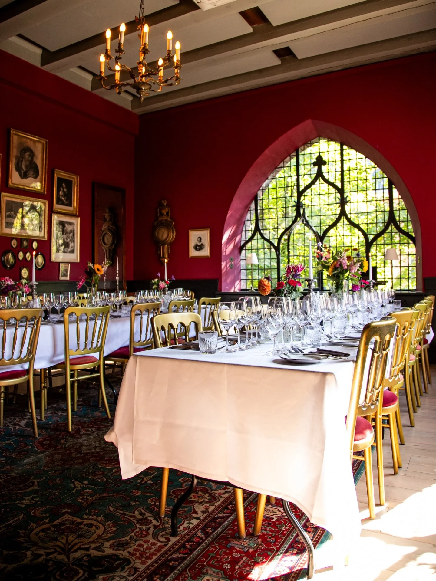 Mavens historiske selskabslokaler❤️
2026 er godt i gang, og for&aring;ret venter lige rundt om hj&oslash;rnet. Det betyder ogs&aring;, at s&aelig;sonen for konfirmationer, bryllupper og p&aring;skefrokoster snart begynder. I vores stemningsfulde og h