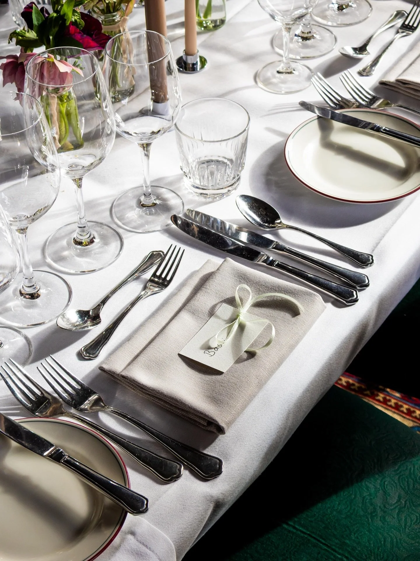 Fejr dit n&aelig;ste selskab i historiske lokaler 🍽️
Hos @restaurantmaven st&aring;r Nikolaj Kirkes smukke lokaler - Mindestuen og Logestuen - klar til at danne rammen om b&aring;de store og sm&aring; begivenheder.

Uanset om det er en rund f&oslash