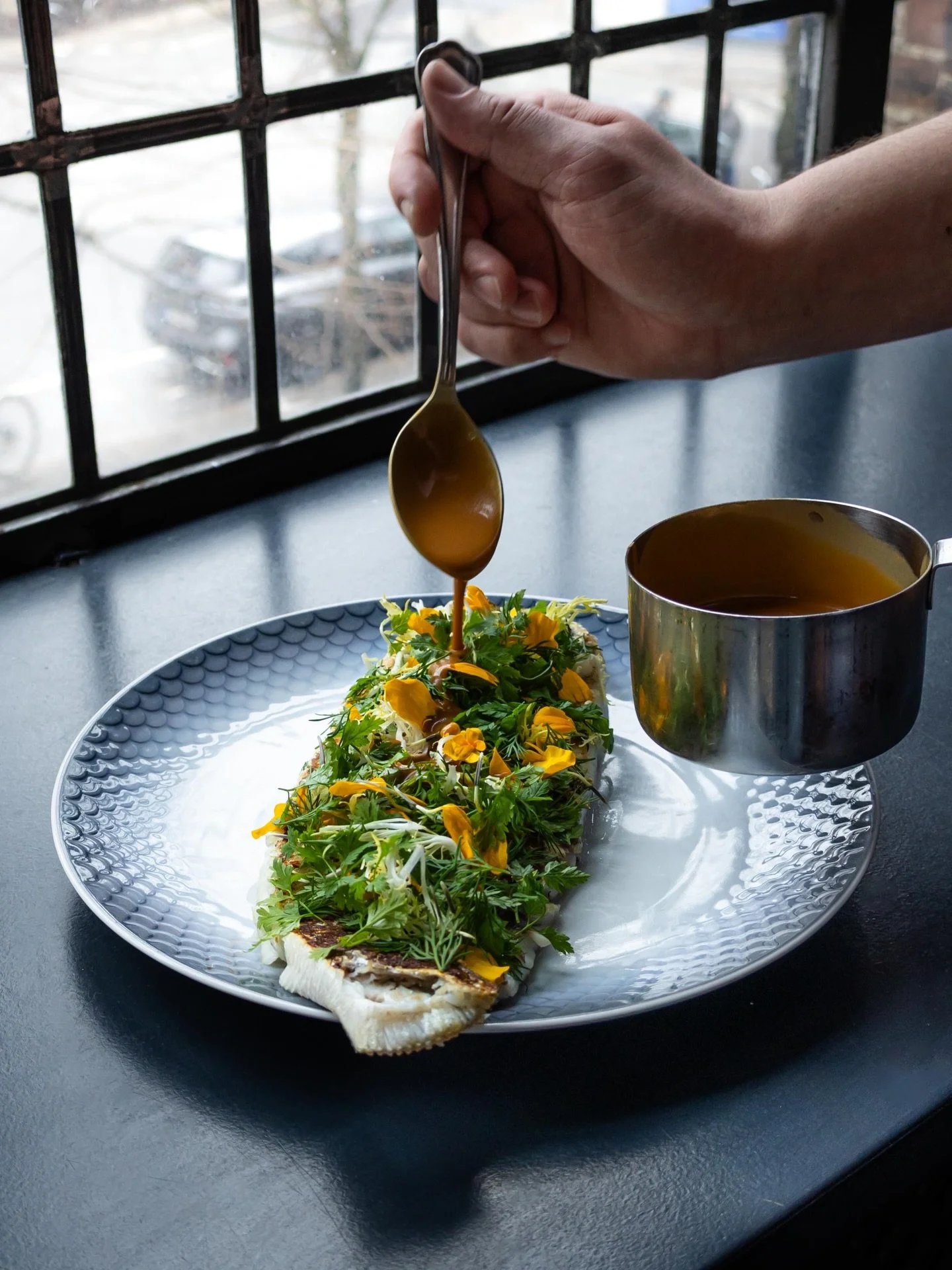 Har du pr&oslash;vet vores &agrave; la carte retter? 🍽️
@restaurantmaven &agrave; la carte kort byder p&aring; alt fra skindstegt sandart med kammusling- og champagnesauce, stegt foie gras, confiteret kalvebrissel i vol-au-vent og gratinerede jomfru