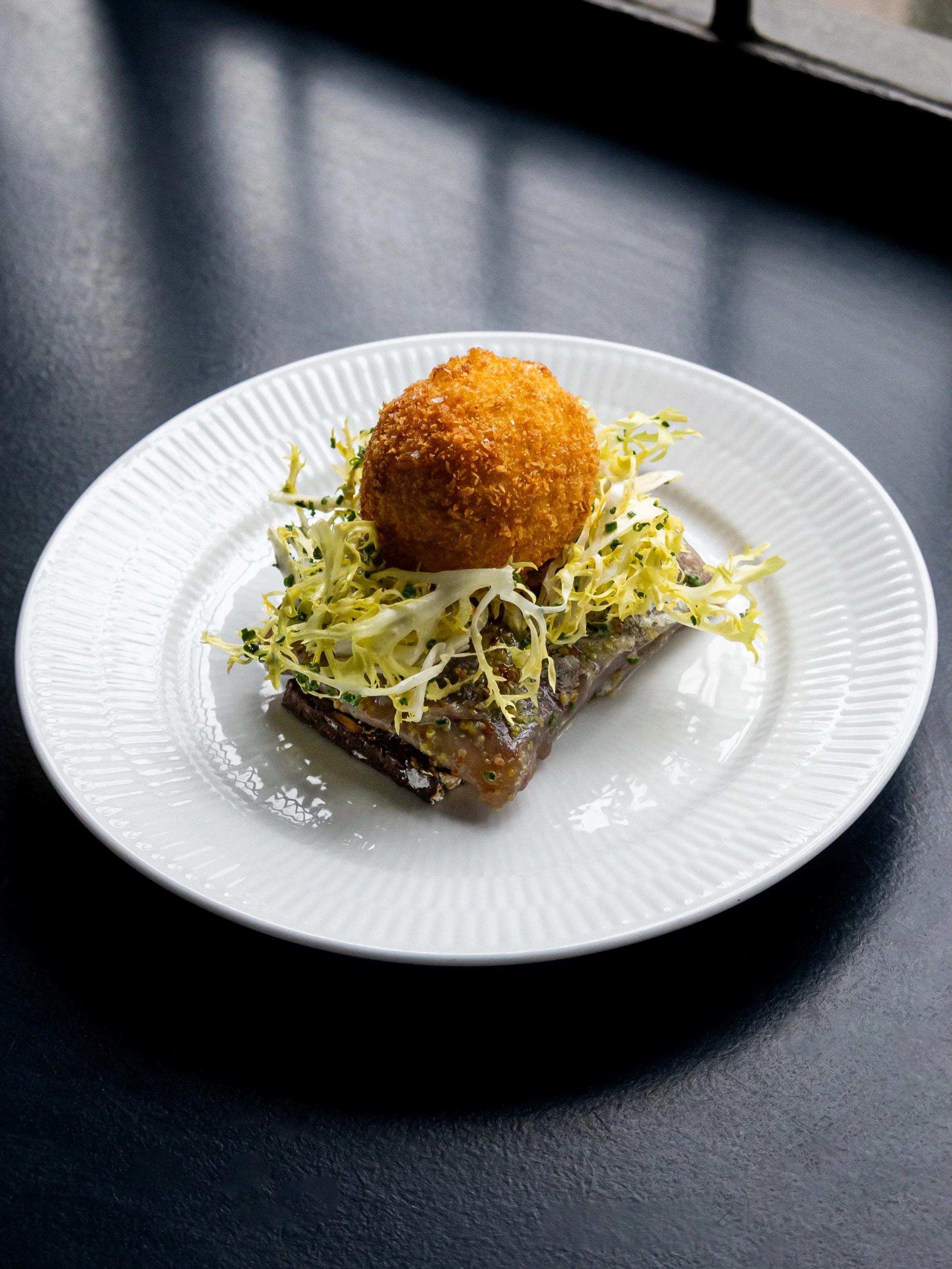 Stem p&aring; os til Danmarks Bedste Sm&oslash;rrebr&oslash;d 🍽️
Vi er nomineret til Danmarks Bedste Sm&oslash;rrebr&oslash;dssted 2026 - og det er vi b&aring;de stolte og taknemmelige over.

Sm&oslash;rrebr&oslash;d er en vigtig del af vores frokos