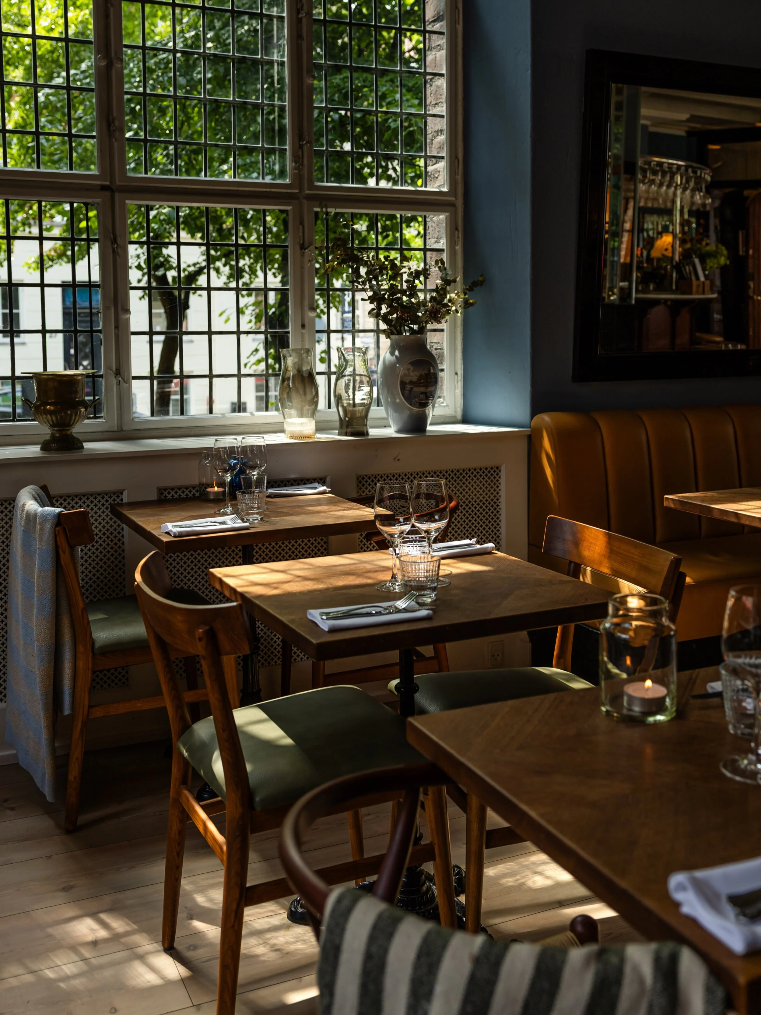 Restaurant Maven er klar til weekenden 🥂
Weekenden st&aring;r for d&oslash;ren, og vores smukke restaurant p&aring; Nikolaj Plads er klar til at byde jer indenfor til b&aring;de v&aring;dt og t&oslash;rt.

Book bord p&aring; maven.dk &ndash; find li