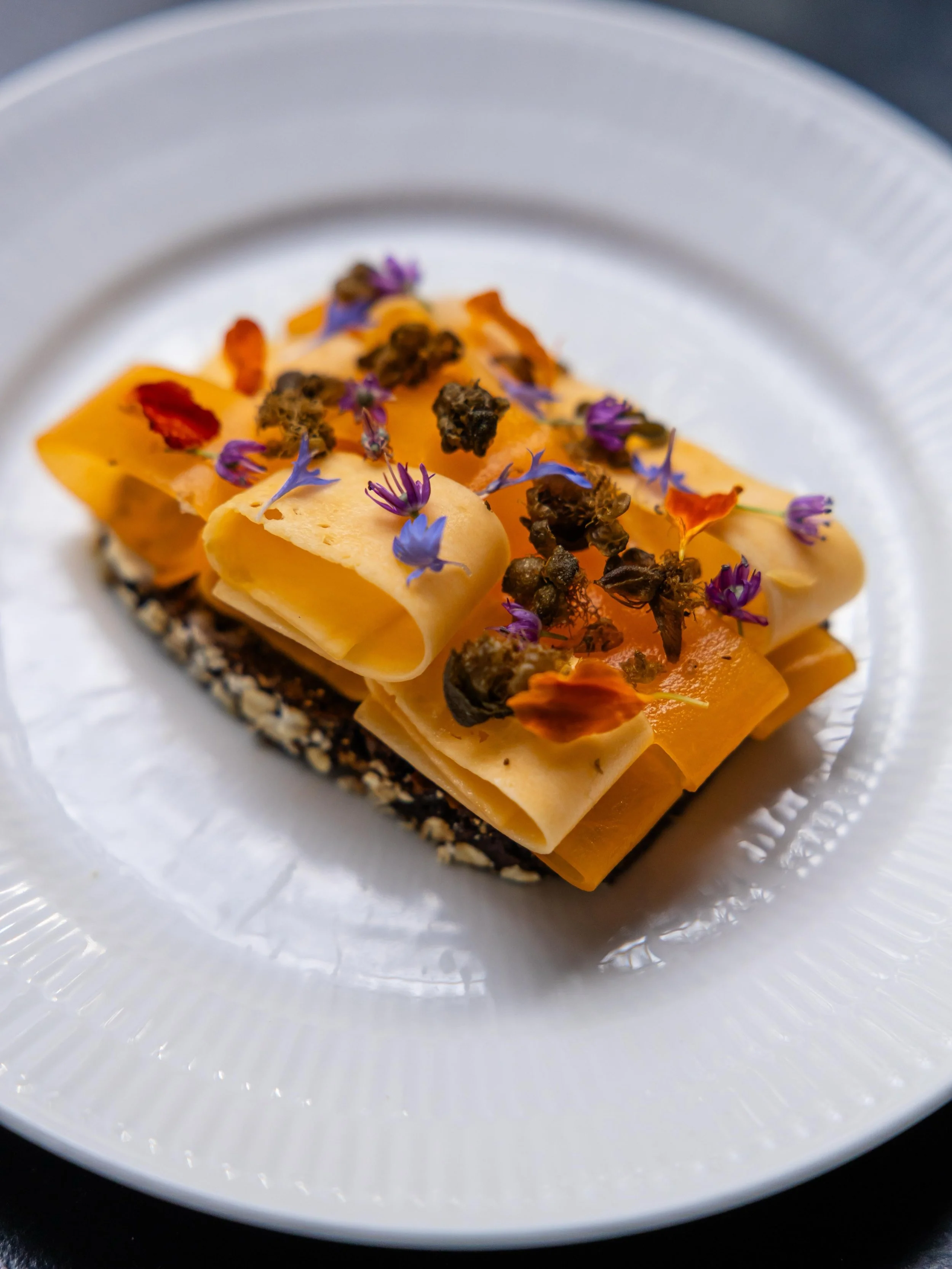 To nyheder p&aring; frokostkortet🍽️
Pr&oslash;v vores butternutsymfoni med brunet sm&oslash;r og syltet butternut, eller smag vores svinem&oslash;rbrad med svampe &agrave; la cr&egrave;me og syltede agurker. Kig forbi til frokost p&aring; Nikolaj Pl